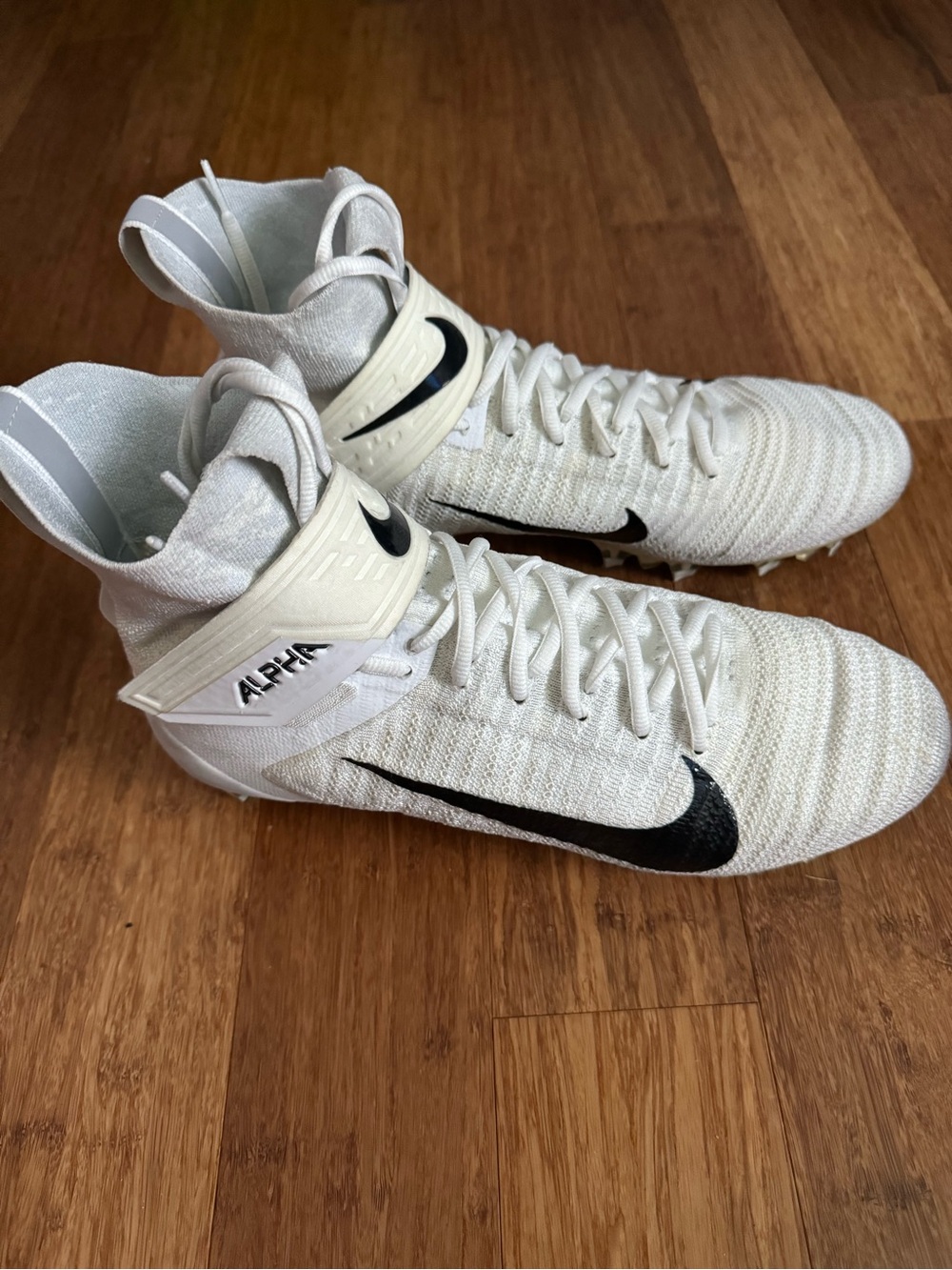 Nike Men’s White Athletic Cleats with Black Swoosh